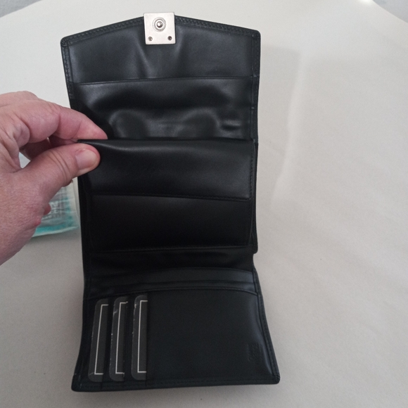 Gianni Versace Authentic Leather Unisex Tri-Fold Wallet in Black Portagfolio - Picture 3 of 12